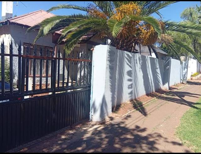 4 BEDROOM HOUSE FOR SALE IN LORENTZVILLE